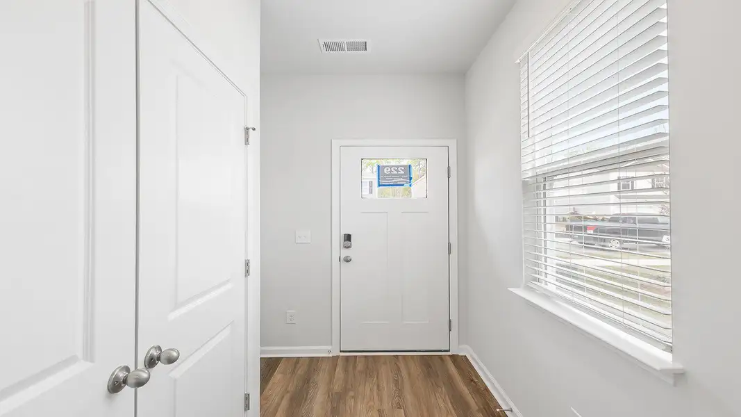 Spacious, unfurnished interior of a new home in Havenwood, North Charleston (Image 12).