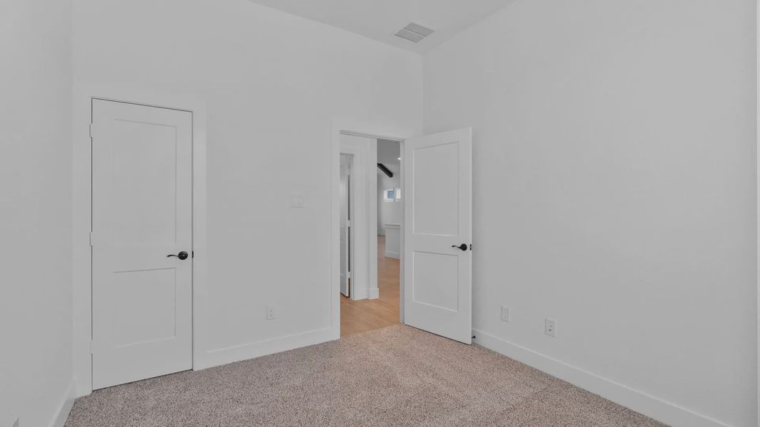 Spacious, unfurnished interior of a new home in Wildrye 45', Waller (Image 16).