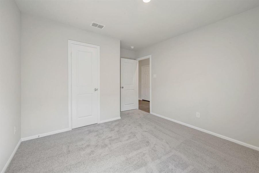 Spacious, unfurnished interior of a new home in Mobberly Farms, Pilot Point (Image 15).