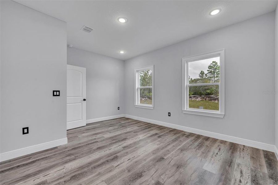Spacious, unfurnished interior of a new home in , Kissimmee (Image 39).