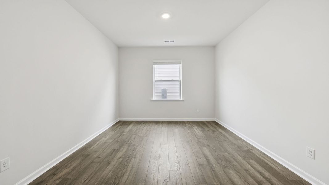 Spacious, unfurnished interior of a new home in Woodglen, Piedmont (Image 17).