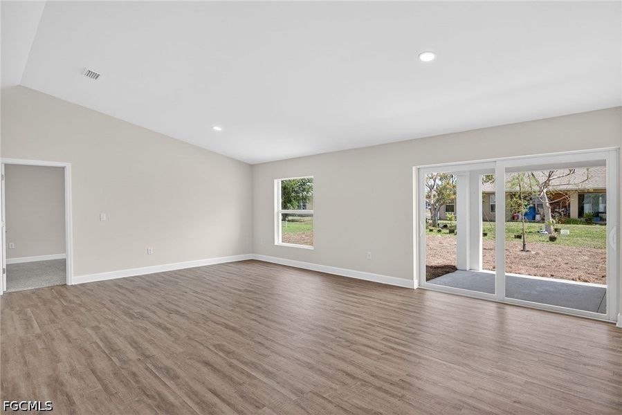 Spacious, unfurnished interior of a new home in Cape Coral, Cape Coral (Image 17).