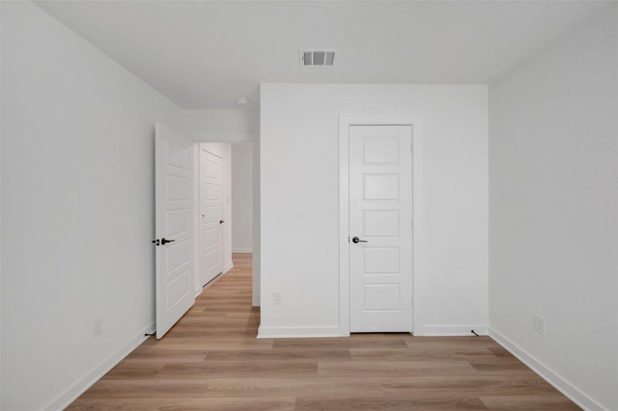 Spacious, unfurnished interior of a new home in Miller's Pond, Rosenberg (Image 22).