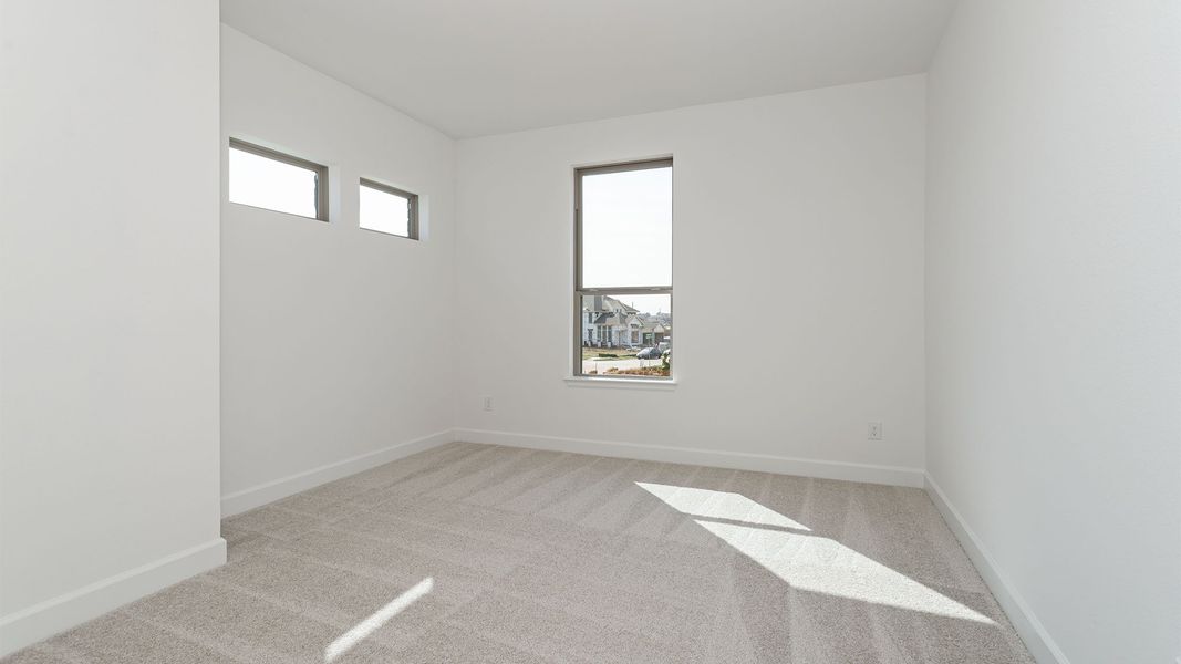 Spacious, unfurnished interior of a new home in Lakes of Cane Island, Katy (Image 14).