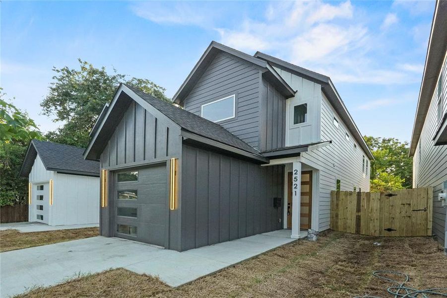 Front exterior of a new home in , Dallas, TX, highlighting curb appeal (Image 1). Front exterior of a new home in , Dallas, TX, highlighting curb appeal (Image 1).