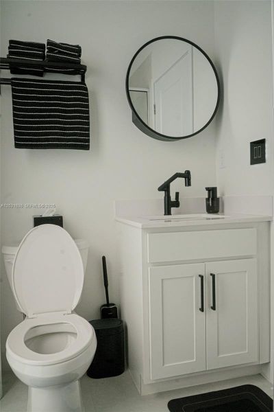1st floor (bathroom 1) 1st floor (bathroom 1)