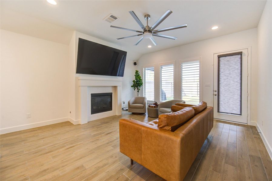 Furnished interior view inside a new home in Cross Creek West 45', Fulshear (Image 26). Furnished interior view inside a new home in Cross Creek West 45', Fulshear (Image 26).