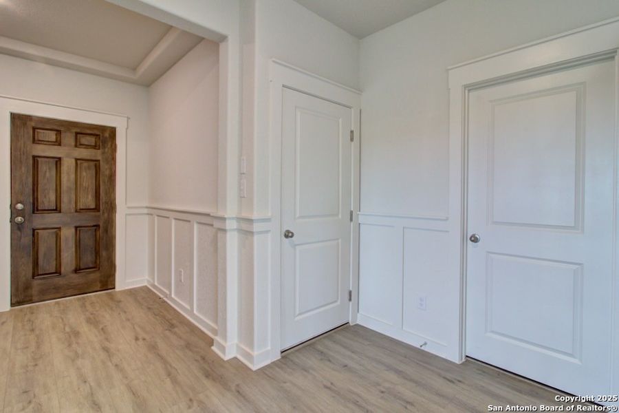 Spacious, unfurnished interior of a new home in Cloud Country, New Braunfels (Image 27).