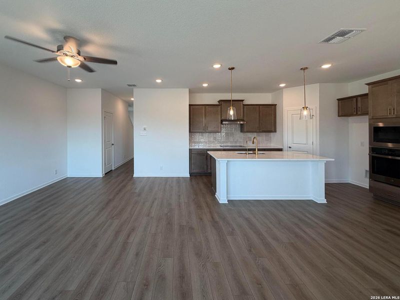 Spacious, unfurnished interior of a new home in Hennersby Hollow, San Antonio (Image 19). Spacious, unfurnished interior of a new home in Hennersby Hollow, San Antonio (Image 19).