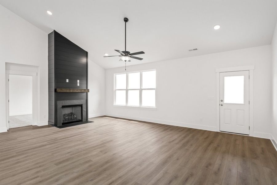 Spacious, unfurnished interior of a new home in Woods Crossing, Gallatin (Image 26).