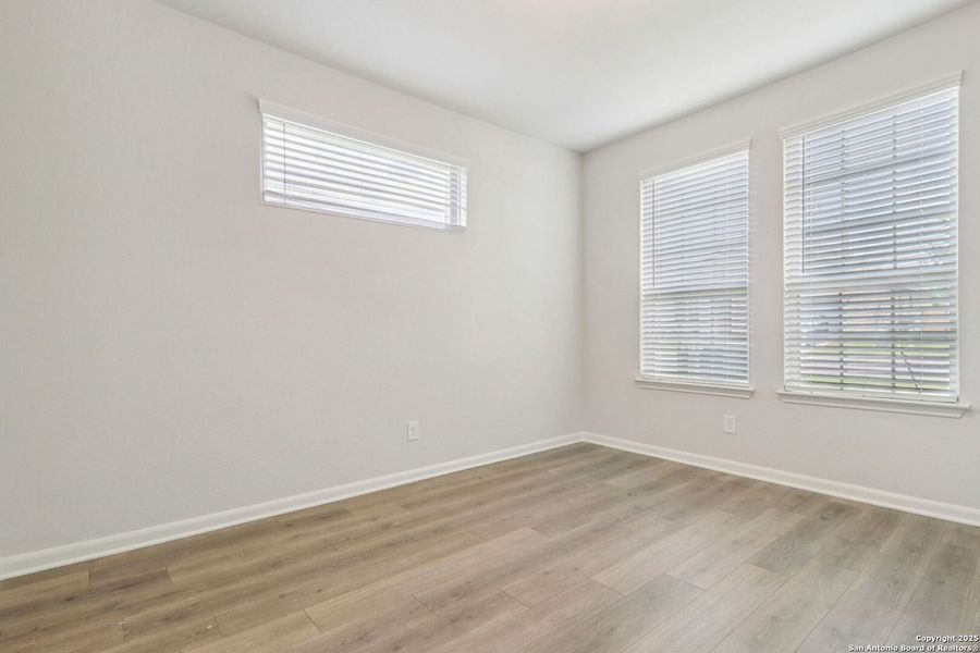 Spacious, unfurnished interior of a new home in Fox Falls, Boerne (Image 36).