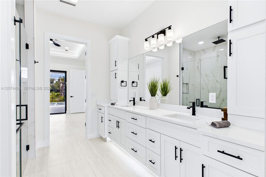 Private water closet & natural light create BRIGHT & SERENE RETREAT! Private water closet & natural light create BRIGHT & SERENE RETREAT!