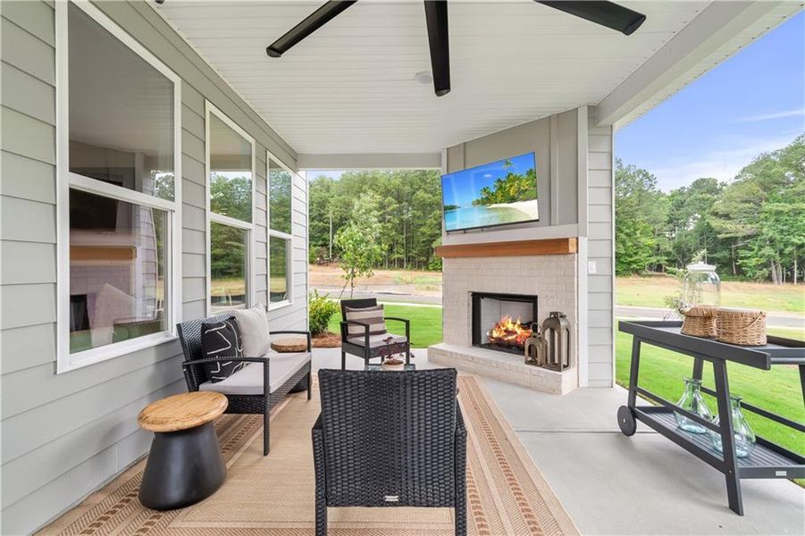 Exterior details and patio area of a home in Hamilton Lakes, Lawrenceville (Image 28).