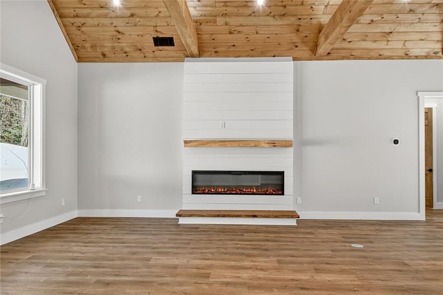 Spacious, unfurnished interior of a new home in , Ellijay (Image 31).