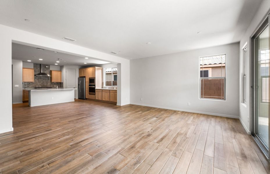 Spacious, unfurnished interior of a new home in Foothills at Northpointe, Peoria (Image 23).