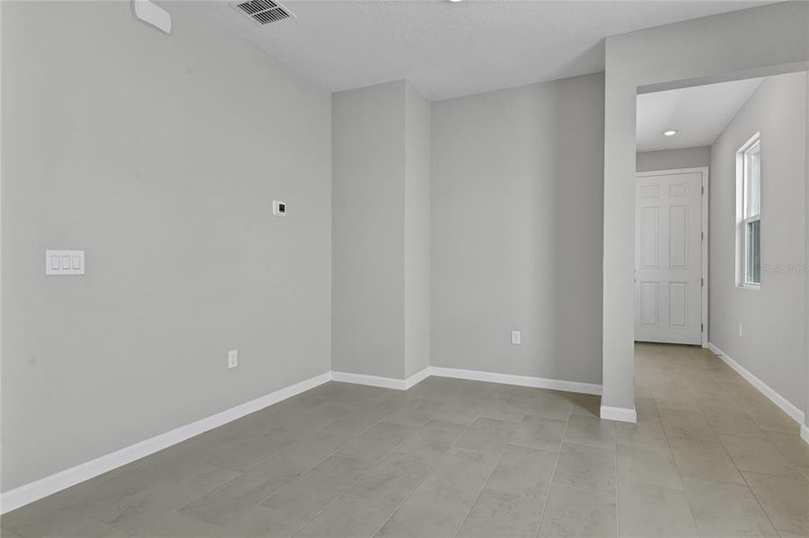 Spacious, unfurnished interior of a new home in Seasons at Magnolia Pointe, Umatilla (Image 9).