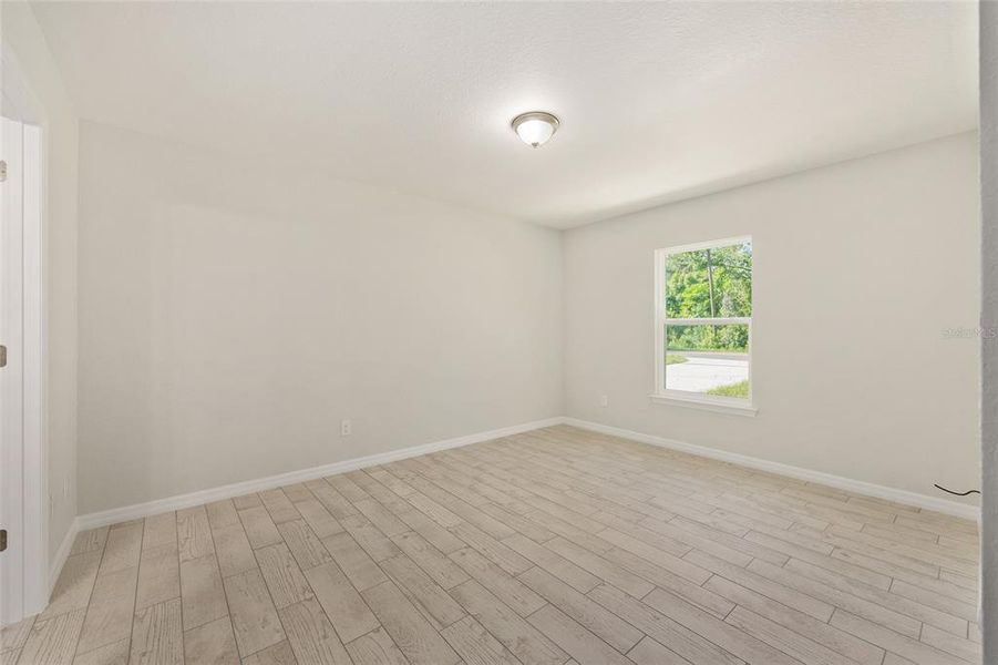 Spacious, unfurnished interior of a new home in , Ocala (Image 33).