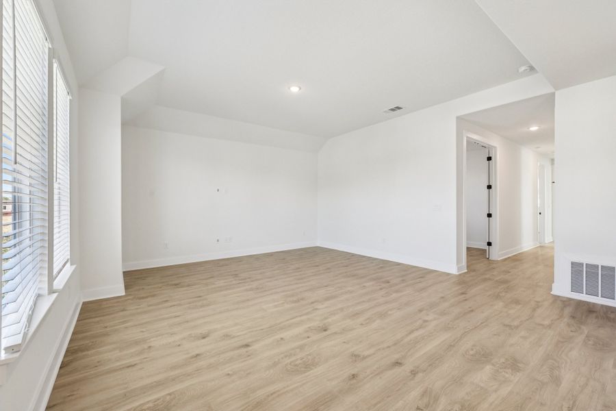 Spacious, unfurnished interior of a new home in Foxfield, Austin (Image 38).