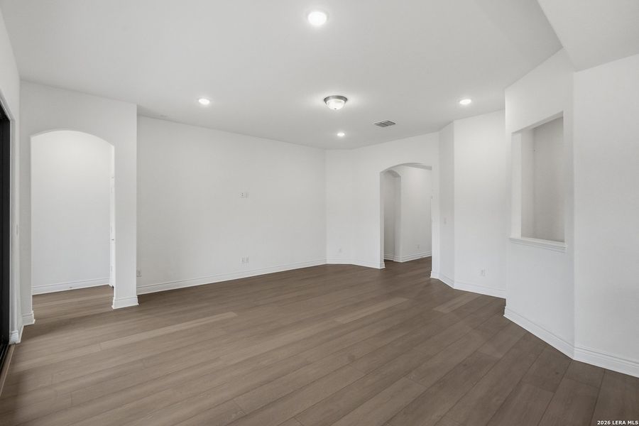 Spacious, unfurnished interior of a new home in Davis Ranch, San Antonio (Image 34).