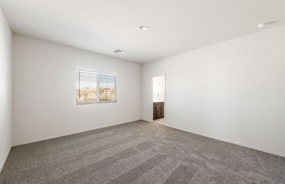 Spacious, unfurnished interior of a new home in Copper Falls, Buckeye (Image 12).
