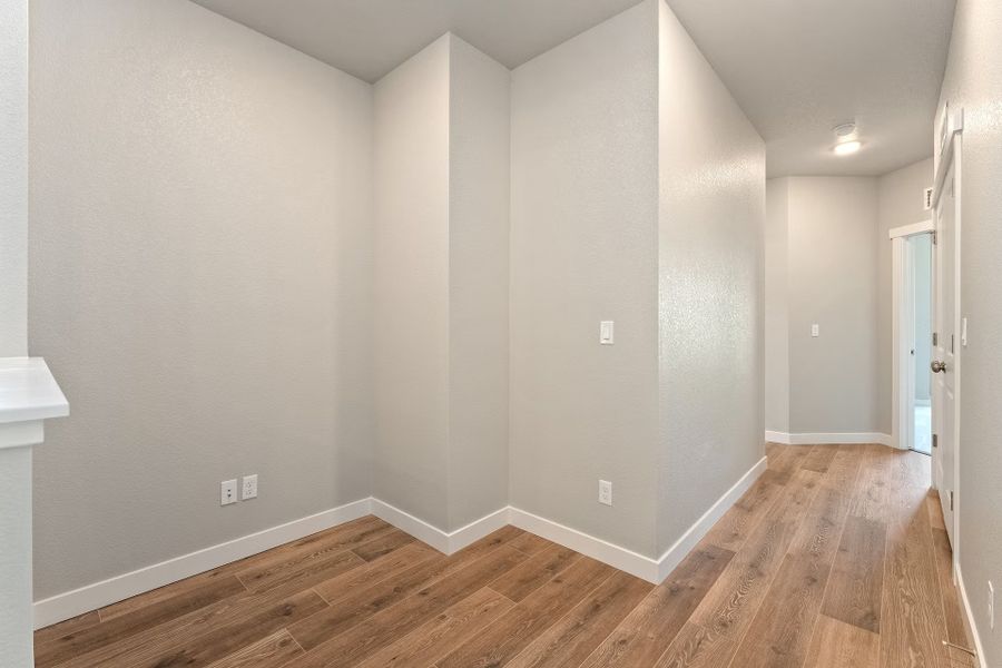 Spacious, unfurnished interior of a new home in The Lakes at Centerra - Discovery, Loveland (Image 23).