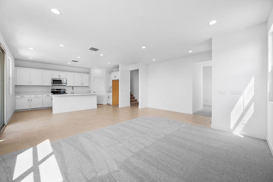 Spacious, unfurnished interior of a new home in Artisan at Asante Vista Collection, Surprise (Image 31).