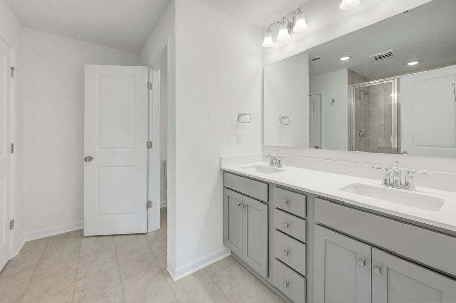 Owner's Bathroom Owner's Bathroom