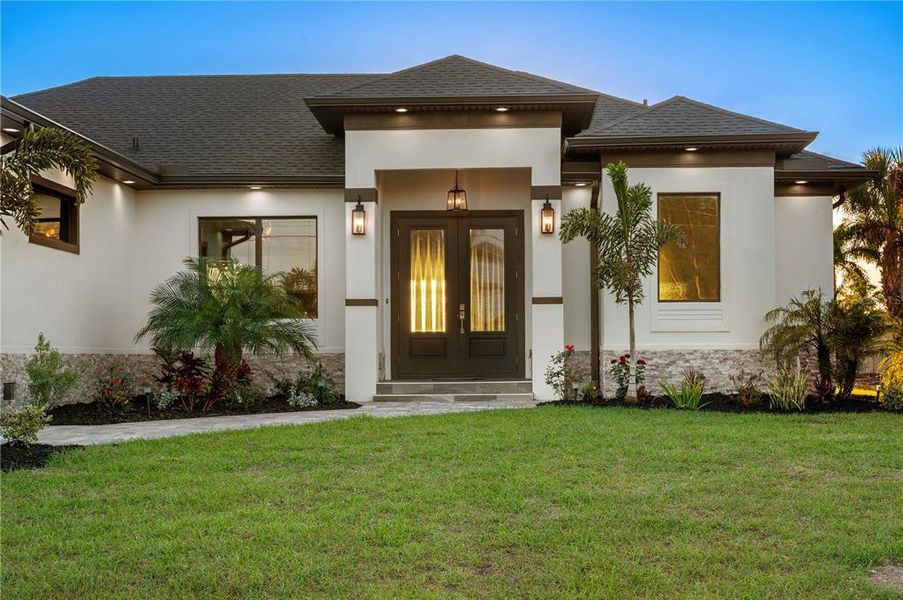 Exterior details and patio area of a home in , Port Charlotte (Image 30).