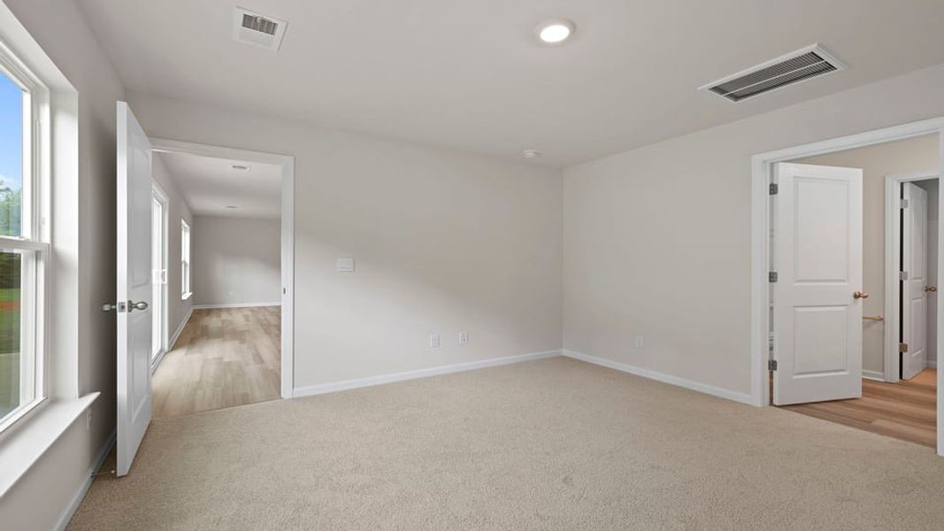 Spacious, unfurnished interior of a new home in Cedar Gap, Fountain Inn (Image 27).