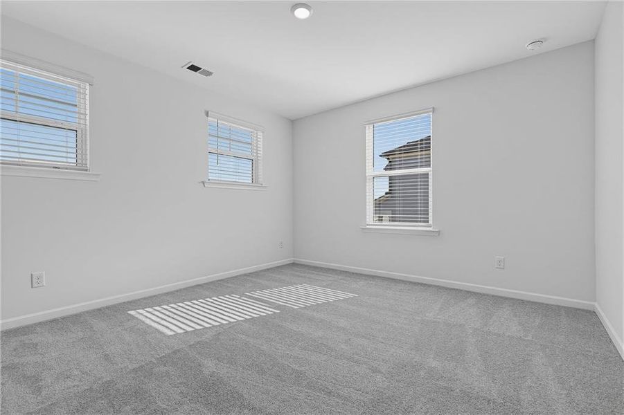 Spacious, unfurnished interior of a new home in , Bethlehem (Image 18).