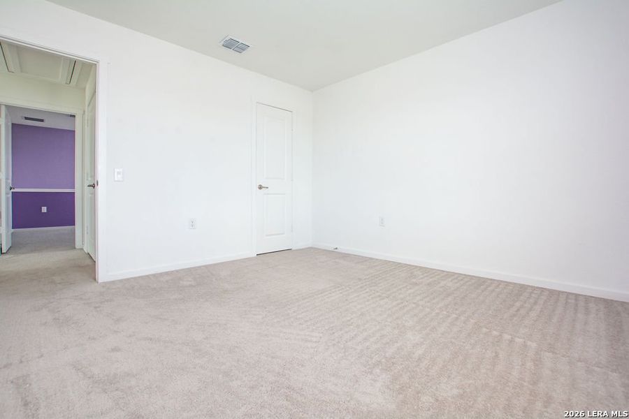 Spacious, unfurnished interior of a new home in Somerset Meadows, San Antonio (Image 16).
