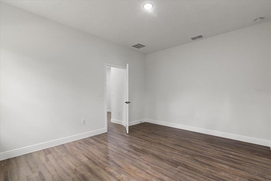 Spacious, unfurnished interior of a new home in , Ocala (Image 34).