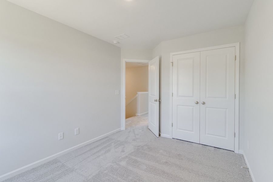 Spacious, unfurnished interior of a new home in Astoria, Columbia (Image 29).