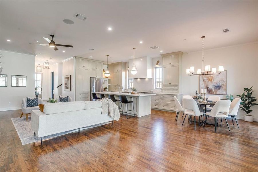 Furnished interior view inside a new home in , Grapevine (Image 9).