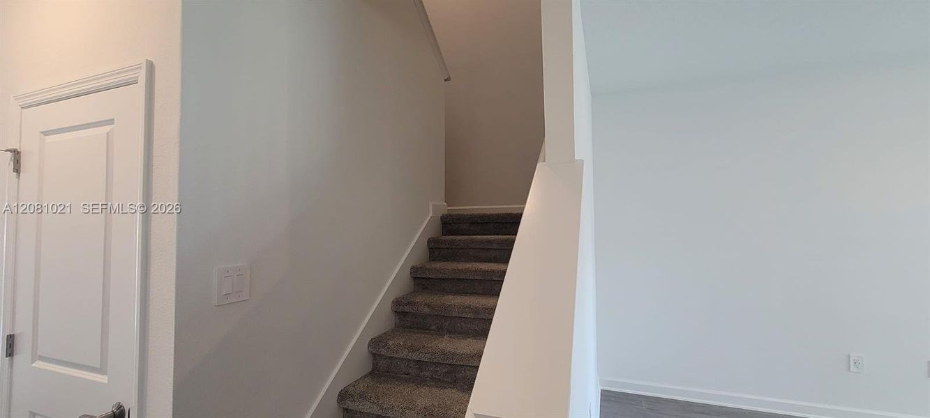 Spacious, unfurnished interior of a new home in , Orlando (Image 19).