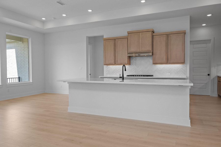 Large Center Island in Kitchen Large Center Island in Kitchen