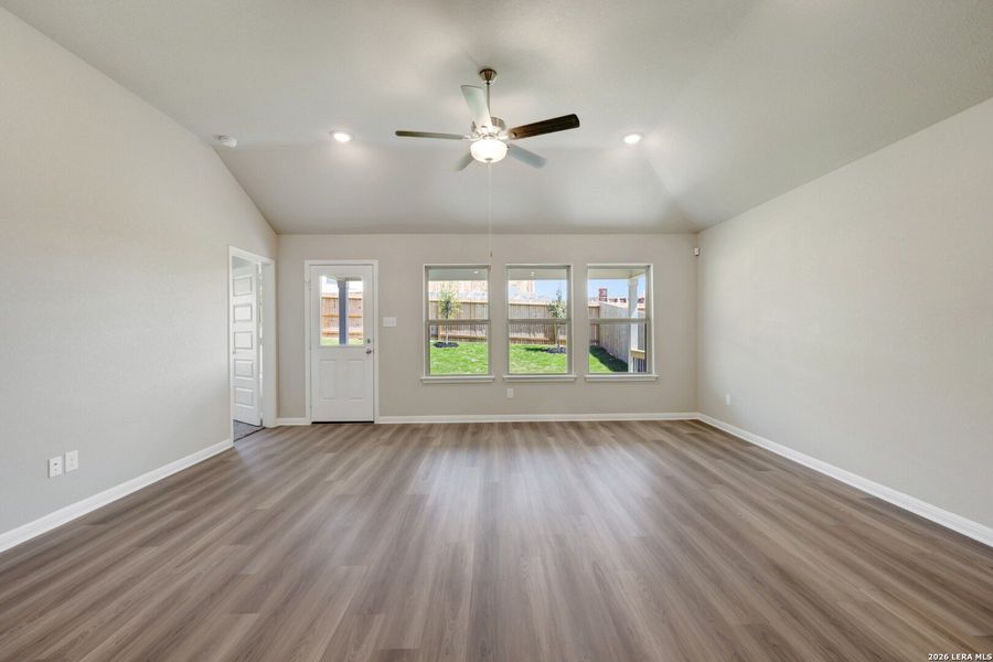 Spacious, unfurnished interior of a new home in Mesquite Ridge, San Antonio (Image 31).
