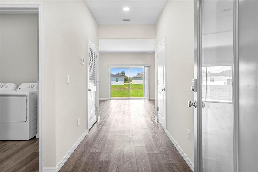 Spacious, unfurnished interior of a new home in , Weeki Wachee (Image 20).