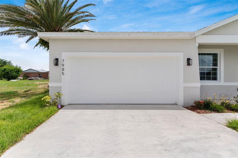 Exterior details and patio area of a home in , Kissimmee (Image 3).