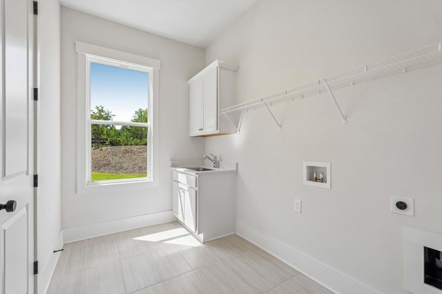 Spacious, unfurnished interior of a new home in Arden on Lanier, Cumming (Image 26).