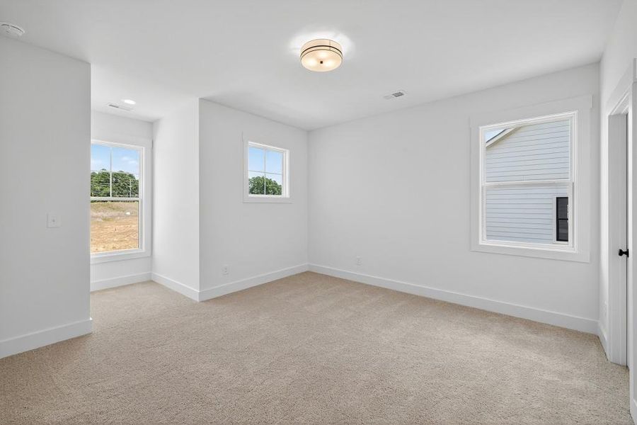 Spacious, unfurnished interior of a new home in Livingstone Park, Kennesaw (Image 37).