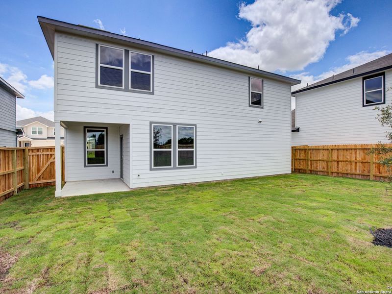 Exterior details and patio area of a home in Hannah Heights, Seguin (Image 21).