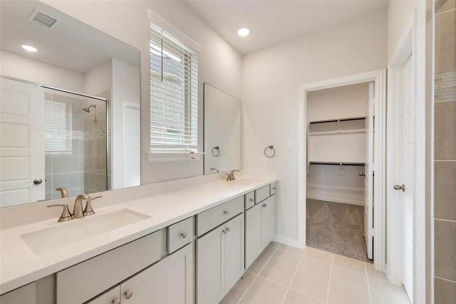 Furnished interior view inside a new home in Walden Pond, Forney (Image 11).