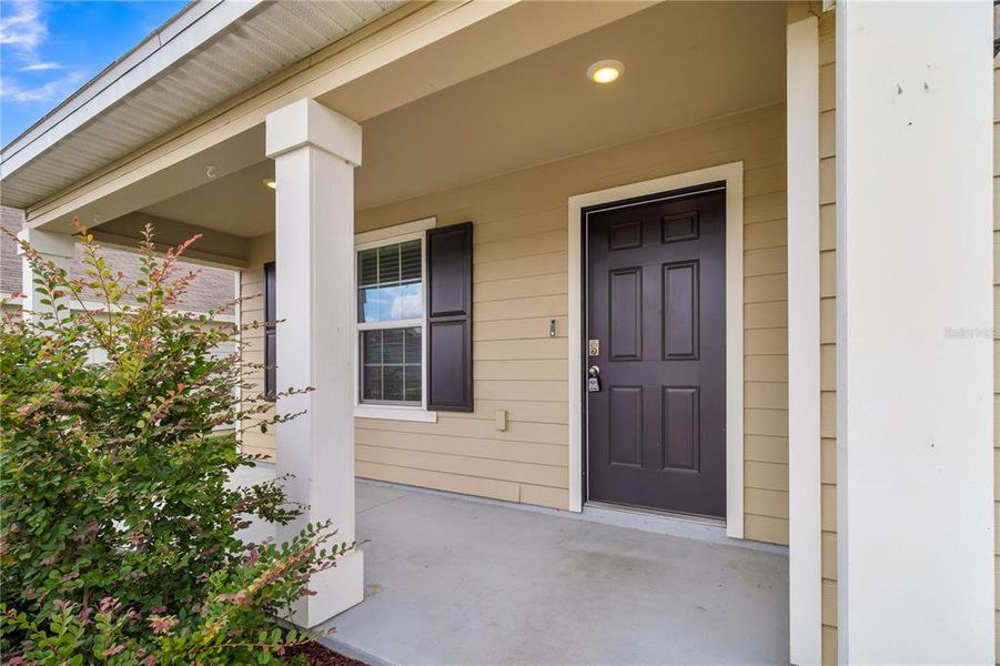 Exterior details and patio area of a home in Briarwood, Alachua (Image 3).