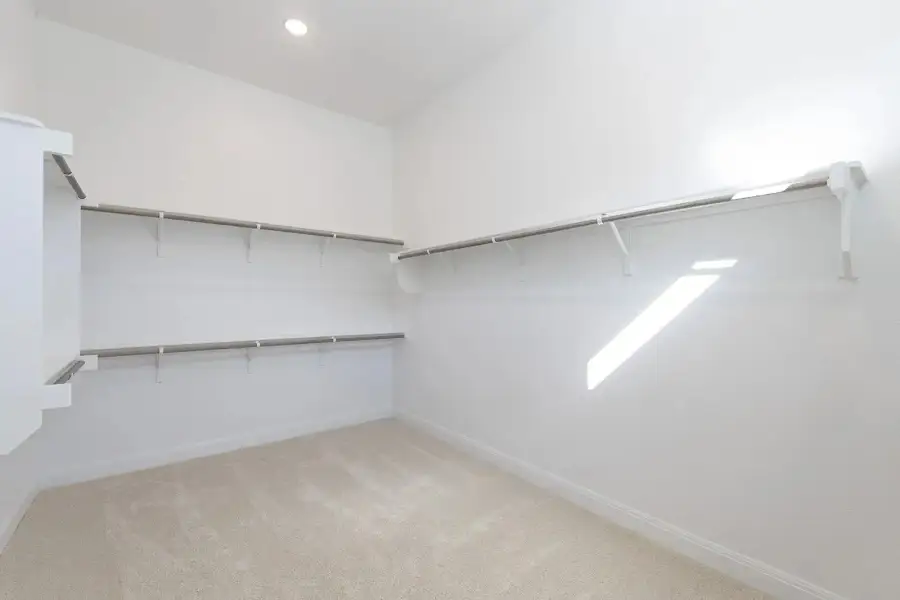 Colinas A Primary closet