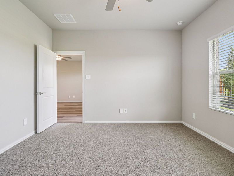 Spacious, unfurnished interior of a new home in Eastridge - Spring Series, McKinney (Image 12).
