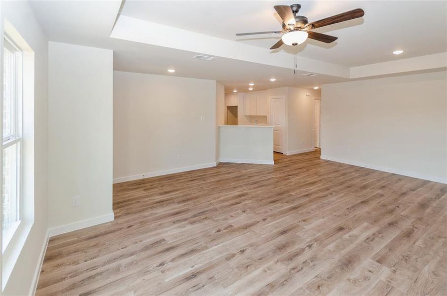 Unfurnished room with light hardwood / wood-style floors and ceiling fan