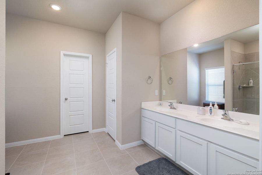 Furnished interior view inside a new home in Greenspoint Heights, Seguin (Image 9).