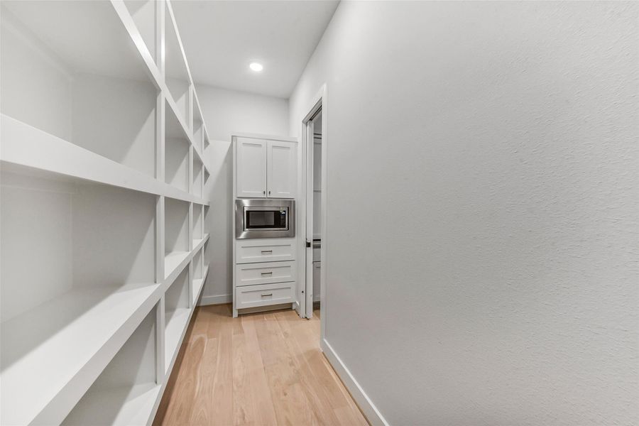 Spacious, unfurnished interior of a new home in , Houston (Image 41).