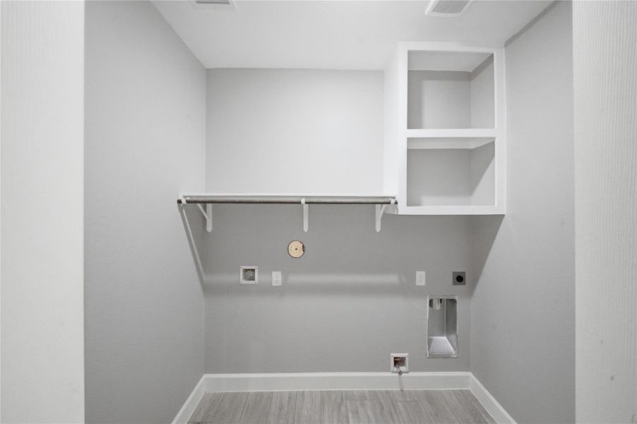 Spacious, unfurnished interior of a new home in , Deer Park (Image 25).